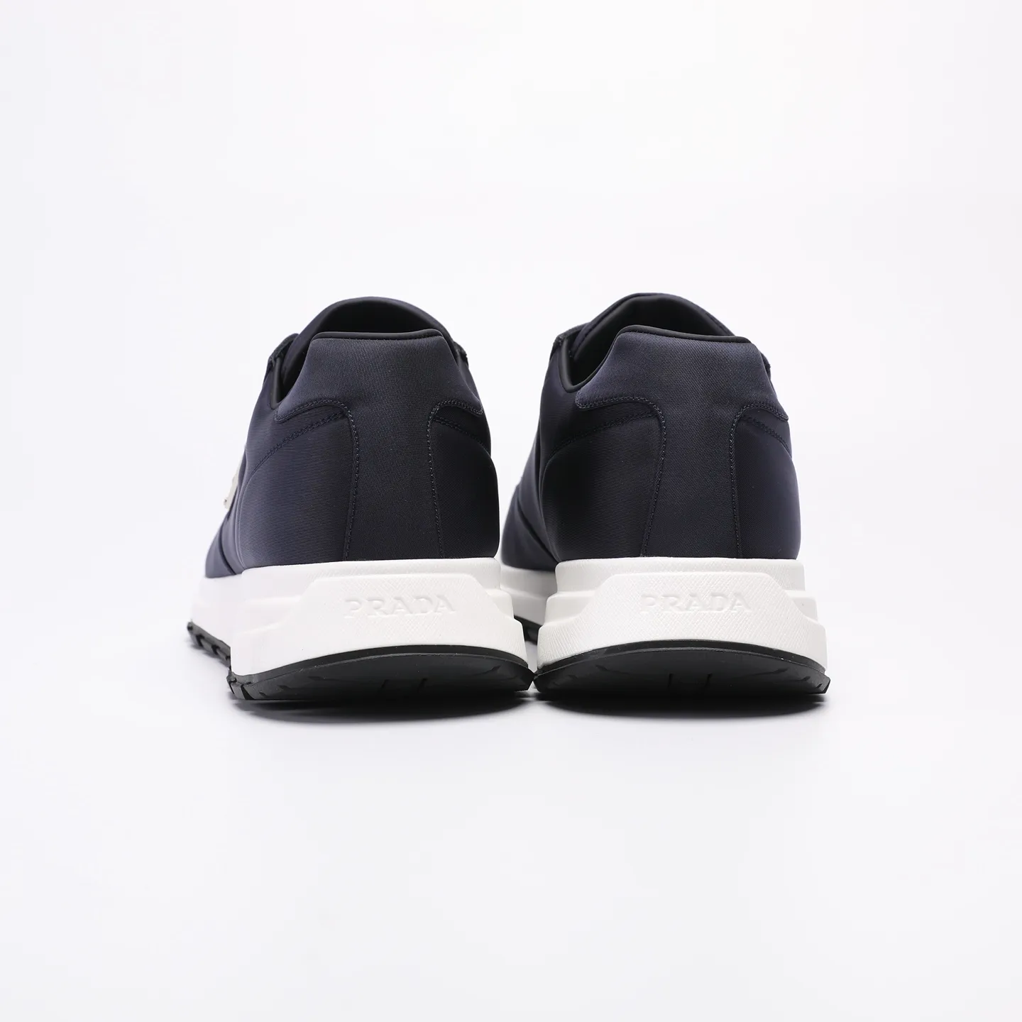 Batch 580 [PRADA] Men's shoes are popular in the counter, official website synchronization, high-quality shipments. Fabric: original cowhide with snakeskin. Lining: cowhide feet + cowhide lining. Outsole: original TPU + foam. Size: 38-46